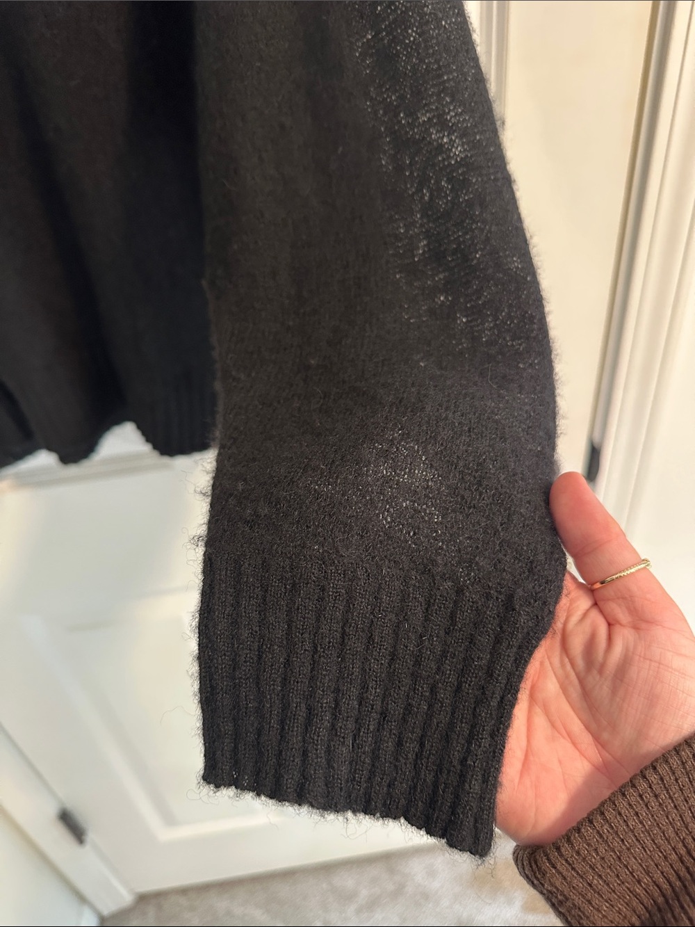 EUC Ozma Chleo Crew Sheer Alpaca Blend in Black size M/L - Picture 8 of 12